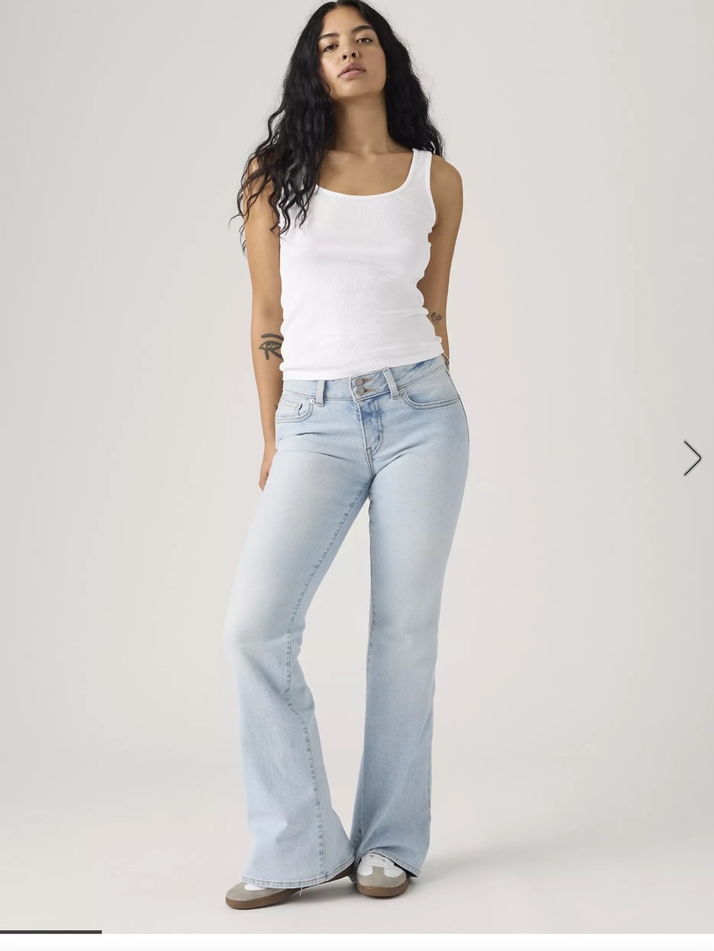 Levi’s low-Rise Flared Jeans 24W32L